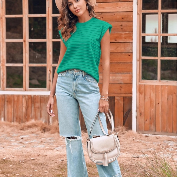 Green Sleeveless Ribbed Top - Picture 5 of 8